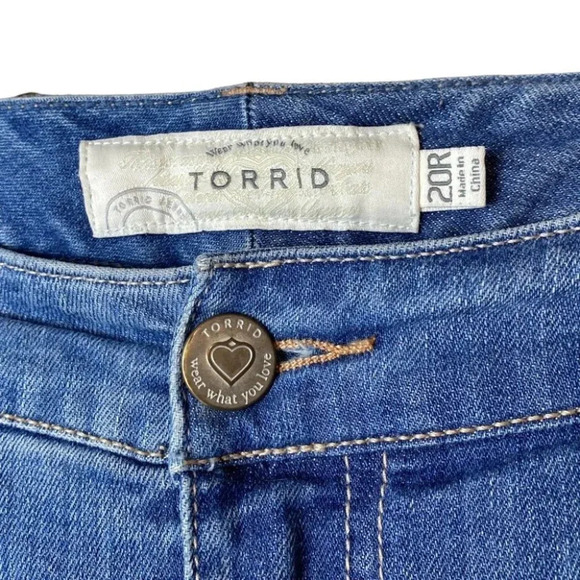 Torrid Girlfriend Distressed Light Wash  Jeans 20R - Picture 8 of 12